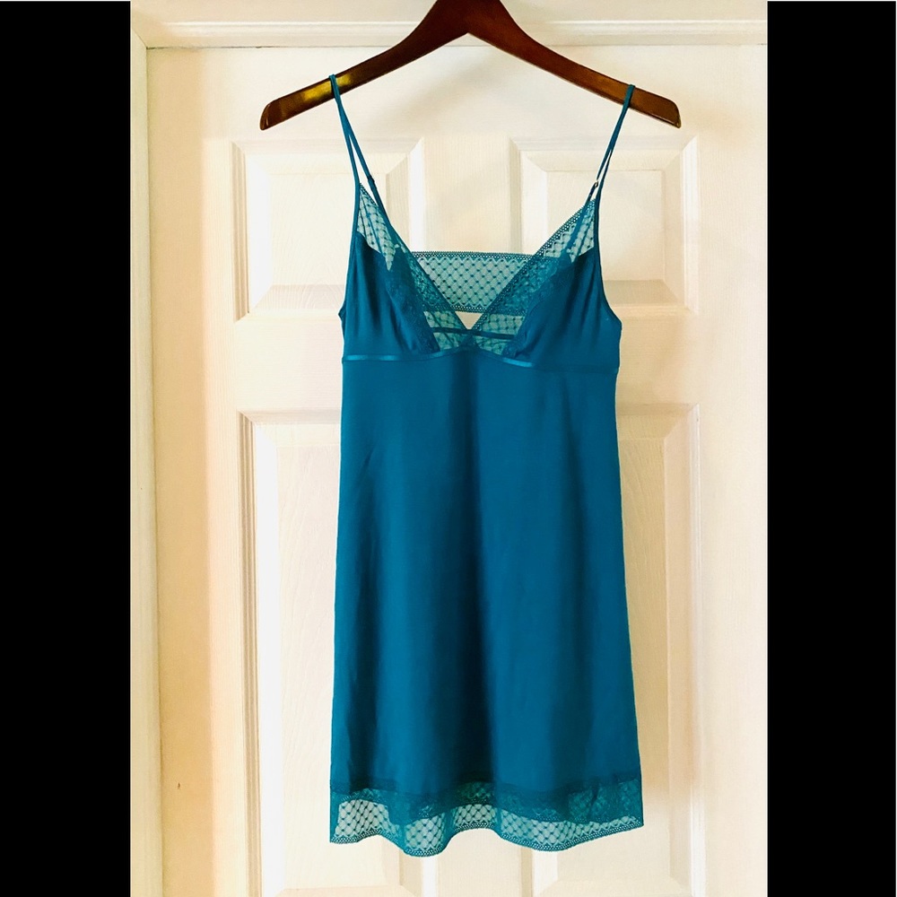 NEW VICTORIA’S SECRET SUPERSOFT LACE SLIP - Picture 1 of 8
